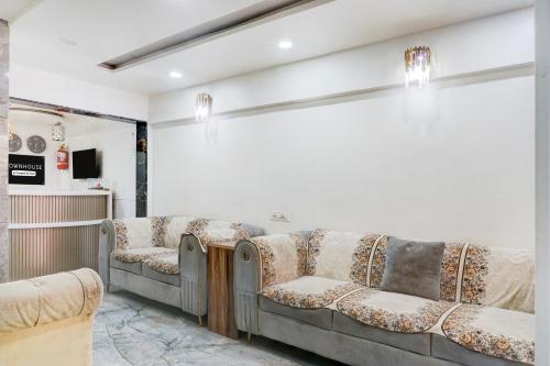 Χώρος καθιστικού στο Super Townhouse Ambegaon Road Katraj Formerly White Castle
