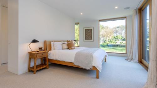 En eller flere senge i et værelse på Silvertop House