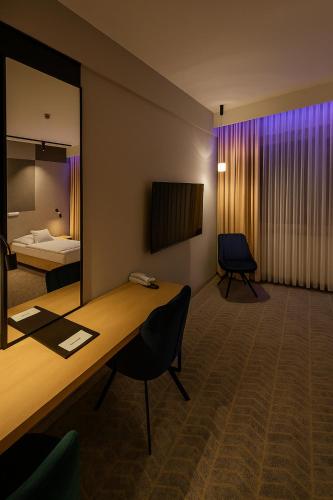 TV a/nebo společenská místnost v ubytování Grape Town Hotel - Park79