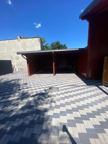 a building with a roof with a shadow on the ground at Apartamentele Liliacul in Sighetu Marmaţiei