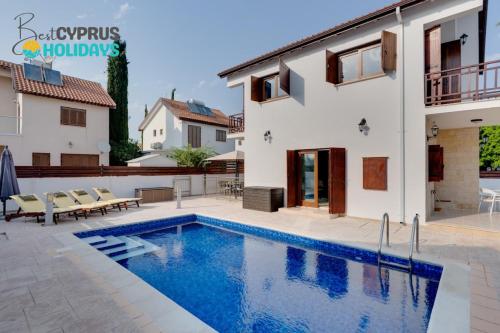 Amelia Beach Villa wpool -500mfrombeach