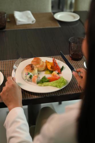 ホテルの敷地内または近くでの食事または食べ物