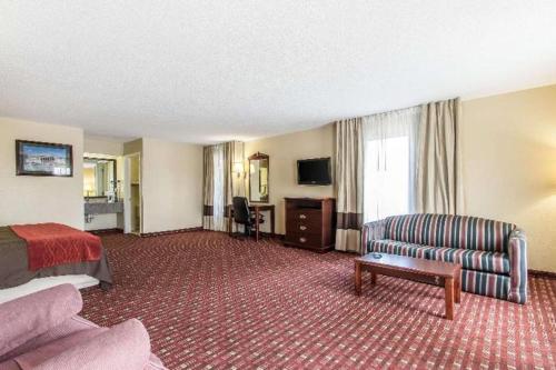 Μια τηλεόραση ή/και κέντρο ψυχαγωγίας στο Quality Inn Andalusia