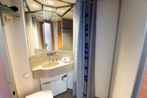 Salle de bains dans l'établissement Cabinn Aalborg