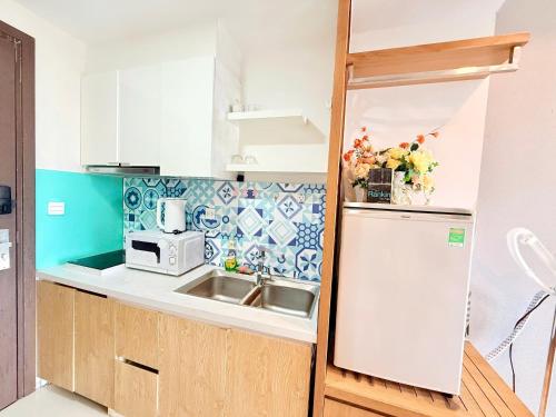 Dapur atau dapur kecil di Oh, My Dear! Apartment - RiverGate