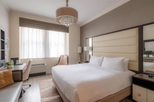 Park South Hotel, part of JdV by Hyattにあるベッド