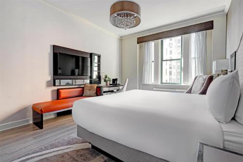 Park South Hotel, part of JdV by Hyattにあるテレビまたはエンターテインメントセンター