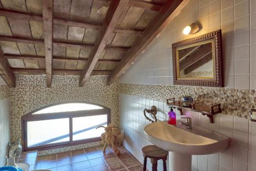 a bathroom with a sink and a window at Vivienda Turística Rural Santa Fe in Montilla