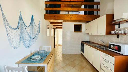 Kuchyň nebo kuchyňský kout v ubytování Azzurro Apartman