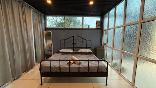 Cama o camas de una habitación en Skyfall Pawana Lonavala