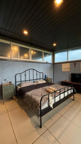 Cama o camas de una habitación en Skyfall Pawana Lonavala