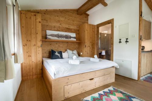 Postel nebo postele na pokoji v ubytování Ski-in-Ski-out Asten Studio by Alpine Host Helpers