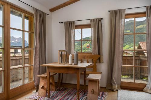 Ski-in-Ski-out Asten Studio by Alpine Host Helpers