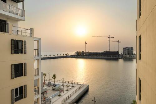 Luxury La Mer 1BR Balcony Sea Views Near City Walk and Mall