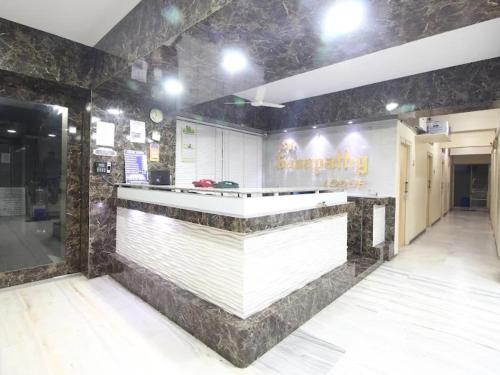 a restaurant with a bar in the middle of a room at Sri Ganapathy Lodge in Coimbatore