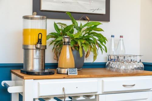 Kaffe- og tefaciliteter på Logis Auberge Saint Thégonnec & son Restaurant