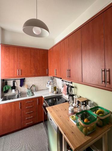 2BDR Central, Bright & Cosy Flat by the Acropolis