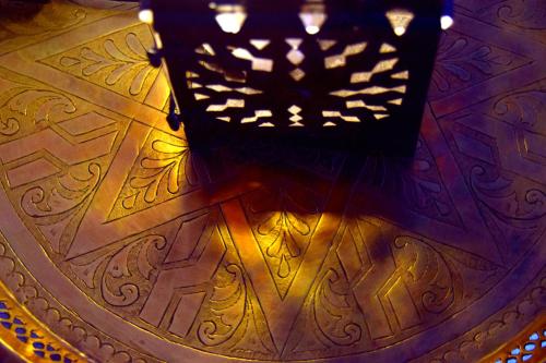 a wooden floor with a light on top of it at Riad Khmisa in Tetouan