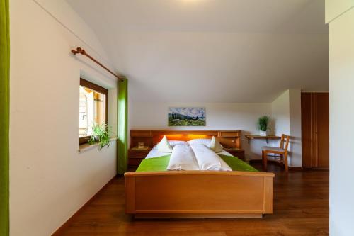 Postel nebo postele na pokoji v ubytování Almhotel Bergerhof