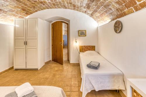 a bedroom with two beds in a room at Mas la Ginesta in Borrassá