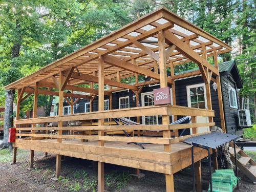 a house being constructed with a wooden structure at 森と湖の楽園ＷorkshopＣampＲesort in Fujikawaguchiko