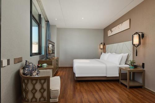 Postel nebo postele na pokoji v ubytování ARULA Youngor Central Hotel-Suzhou Guanqian St