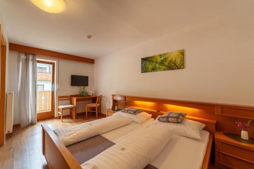 Postel nebo postele na pokoji v ubytování Almhotel Bergerhof
