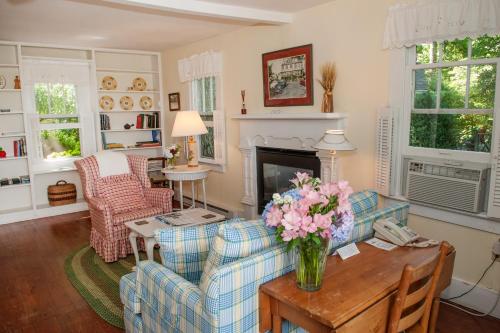 a living room with a vase of flowers on a table at Orchard Inn in Saluda
