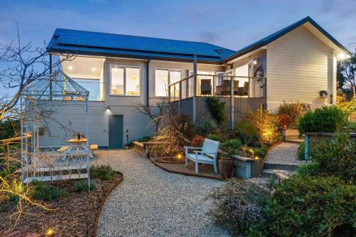 Ein Garten an der Unterkunft Skyline Views Yarra Valley's Elevated Escape