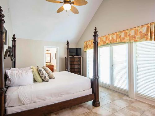 a bedroom with a bed and a ceiling fan at Hawks Cay Resort in Marathon