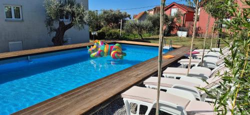 Piscina a Owl's Nest o a prop