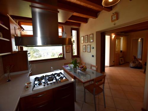 Dapur atau dapur kecil di Villa in Pisogne with pool, garden and lake view