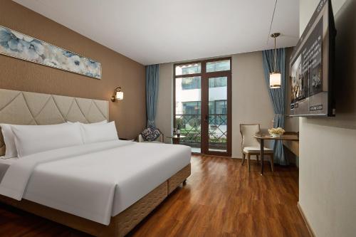 Postel nebo postele na pokoji v ubytování ARULA Youngor Central Hotel-Suzhou Guanqian St