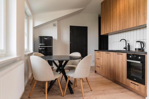 Η κουζίνα ή μικρή κουζίνα στο APARTAMENT ZEN winda klimatyzacja dobra energia