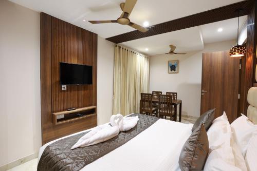 a bedroom with a bed and a flat screen tv at Hotel Thirumala in Rāmeswaram