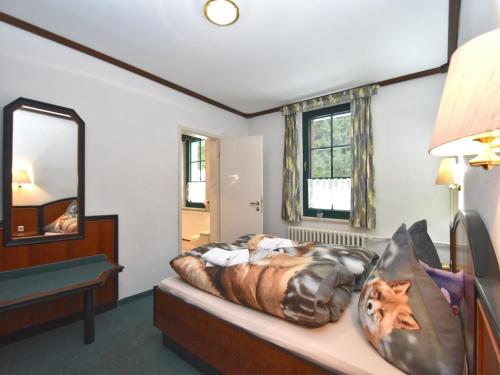 Cama o camas de una habitación en Luxurious Apartment in Jägersgrün with Saunas