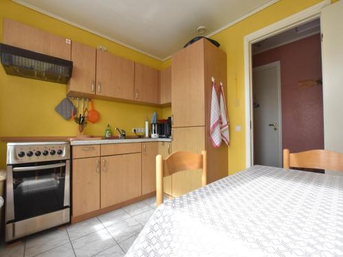 Dapur atau dapur kecil di Modern Apartment in Wittenbeck with Terrace, Fenced Garden