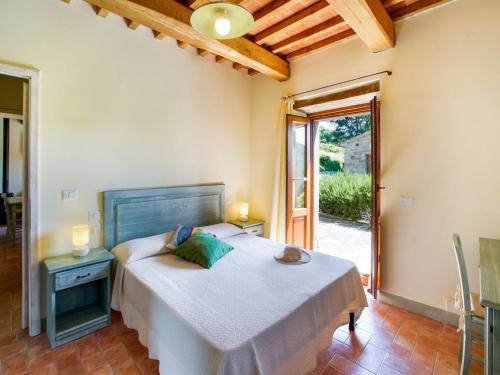 Apartment in a modern holiday home in Anghiariにあるベッド