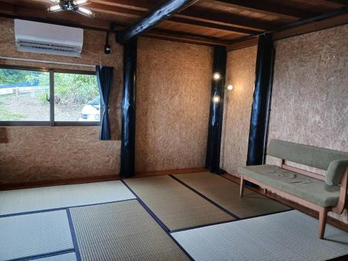 Ruang duduk di 島ちゅらOHGiMi
