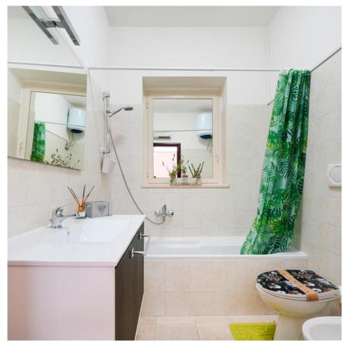 a bathroom with a tub and a sink and a toilet at Casa vacanze La Campanella in Putignano