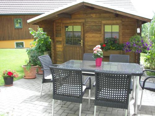 Κήπος έξω από το Cozy Apartment in Lichtenhain Germany With Garden