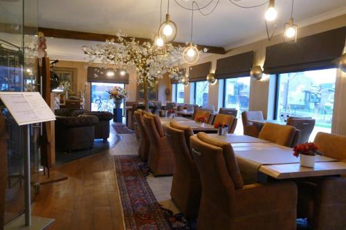 Un restaurante u otro lugar para comer en Hotel Monte Cristo