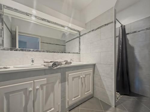 a bathroom with a sink and a mirror at La Parenthèse Corse in LʼÎle-Rousse
