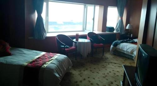 Postel nebo postele na pokoji v ubytování Qingdao Donghai Hotel