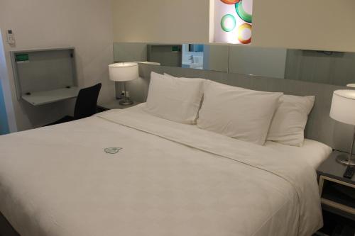 Postel nebo postele na pokoji v ubytování Go Hotels Butuan