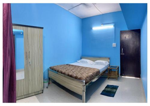 Postel nebo postele na pokoji v ubytování APON GHAR homestay