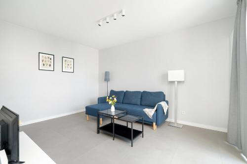 Stylish Apartment for 4 People with Parking in Poznań by Noclegi Renters