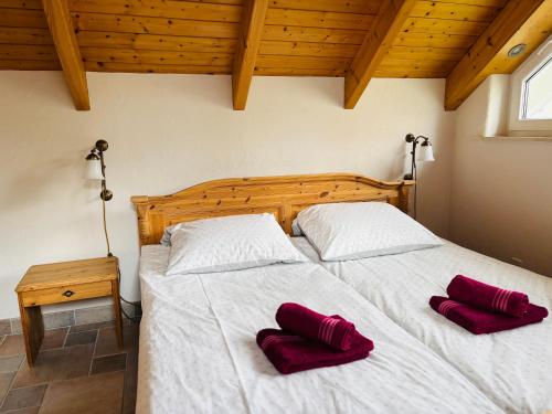 a bedroom with two red pillows on a white bed at Casa Armonia Halle- Ruhige Ferienwohnung am Pestalozzipark und Gesundbrunnen in Halle an der Saale