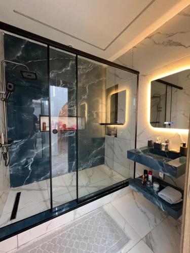 Ένα μπάνιο στο Vivez le luxe à Skikda Appartement haut de gamme à deux pas de la mer
