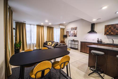 Η κουζίνα ή μικρή κουζίνα στο Cankar's Private Place The Luxe